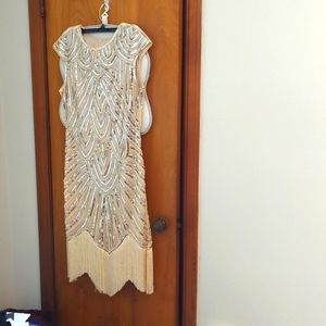 Roaring 20s nude/ silver sequin dress w. Fringes